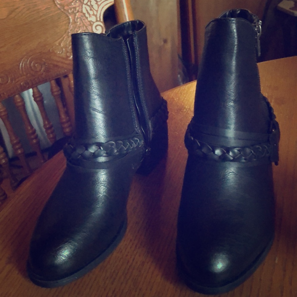 Pierre Dumas lady’s ankle boots